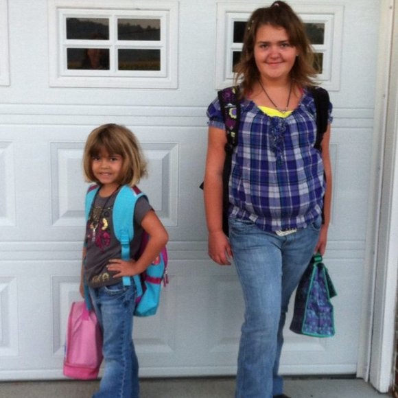 CLOSET CLEAN OUT! BUNDLE 3 OR MORE FOR 50% OFF - Picture 7 of 16